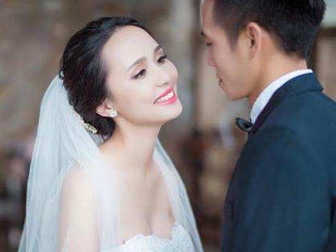 Vợ các cầu thủ Việt Nam tham dự AFF Cup: Ai xinh đẹp, tài năng hơn?-9