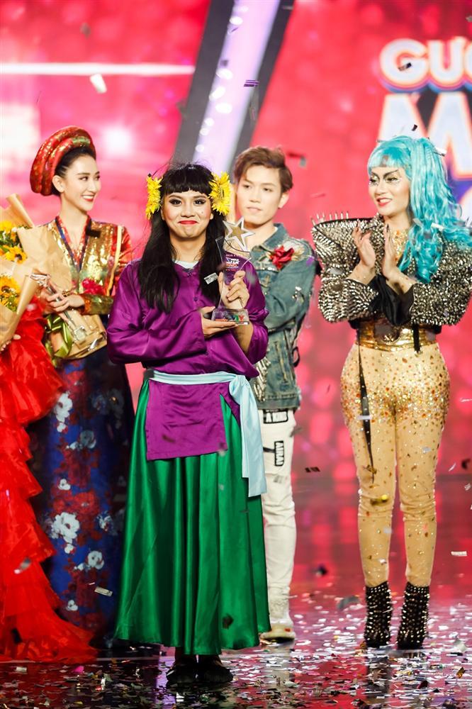 Cô Cám vô cùng đáng yêu Duy Khánh trở thành Quán quân Gương mặt thân quen 2018-1