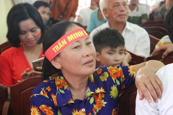 Minh Vương ơi, không huy chương mẹ vẫn thưởng cánh gà chiên-1