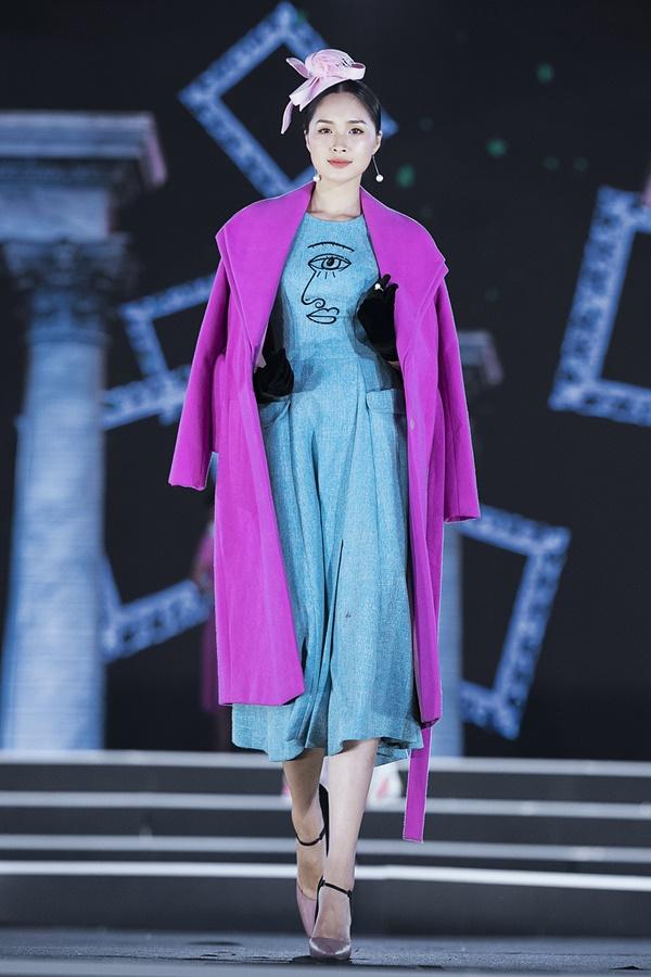Lần đầu tiên, hoa hậu Kỳ Duyên nắm tay Đỗ Mỹ Linh công phá sàn catwalk-14