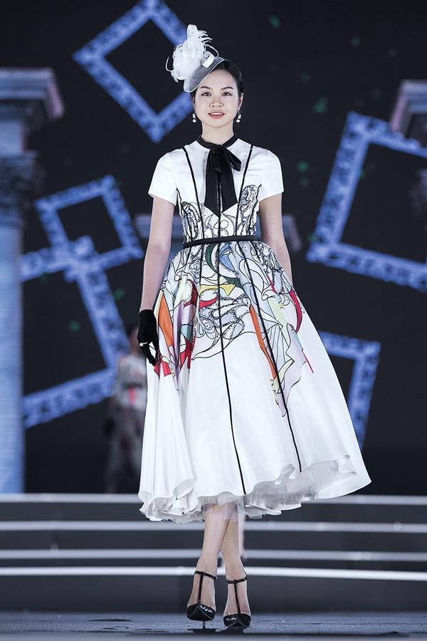 Lần đầu tiên, hoa hậu Kỳ Duyên nắm tay Đỗ Mỹ Linh công phá sàn catwalk-12