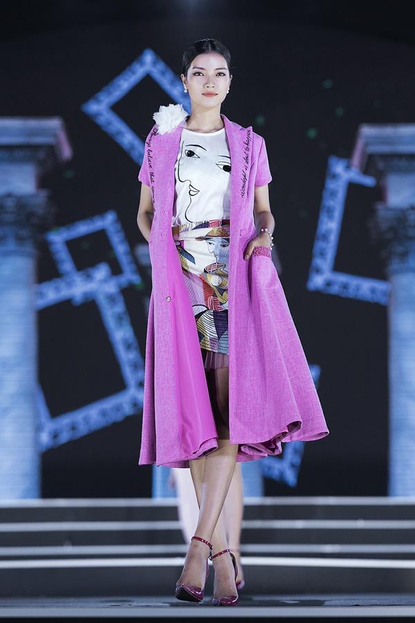 Lần đầu tiên, hoa hậu Kỳ Duyên nắm tay Đỗ Mỹ Linh công phá sàn catwalk-16