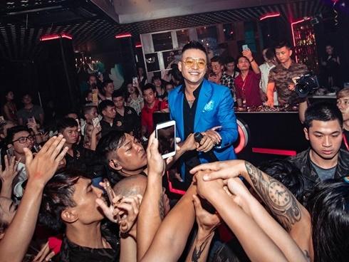 HOT showbiz: Tuấn Hưng bức xúc vì tin đồn 'bị bắt ở Hải Phòng'