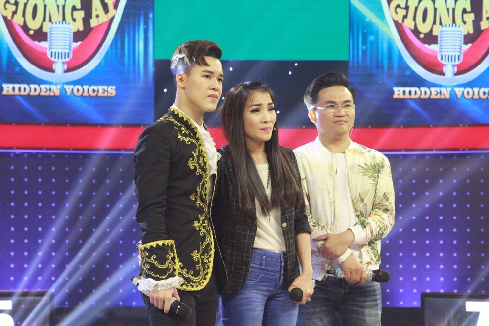 Trấn Thành khóc nấc khi kể chuyện Hồng Ngọc hi sinh sự nghiệp vì gia đình-3