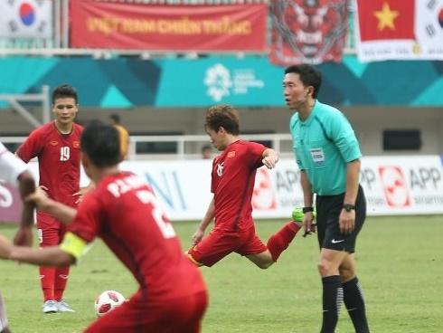 Cổ động viên hồi hộp chờ đón đoàn Olympic Việt Nam về nước-1