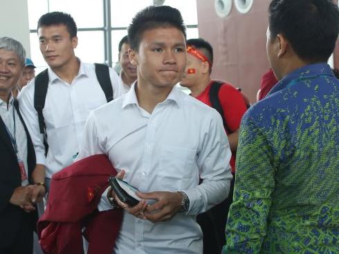 Dù tuột huy chương tại ASIAD 18, sức nóng U23 Việt Nam vẫn nhấn chìm làng showbiz suốt 7 ngày qua-8