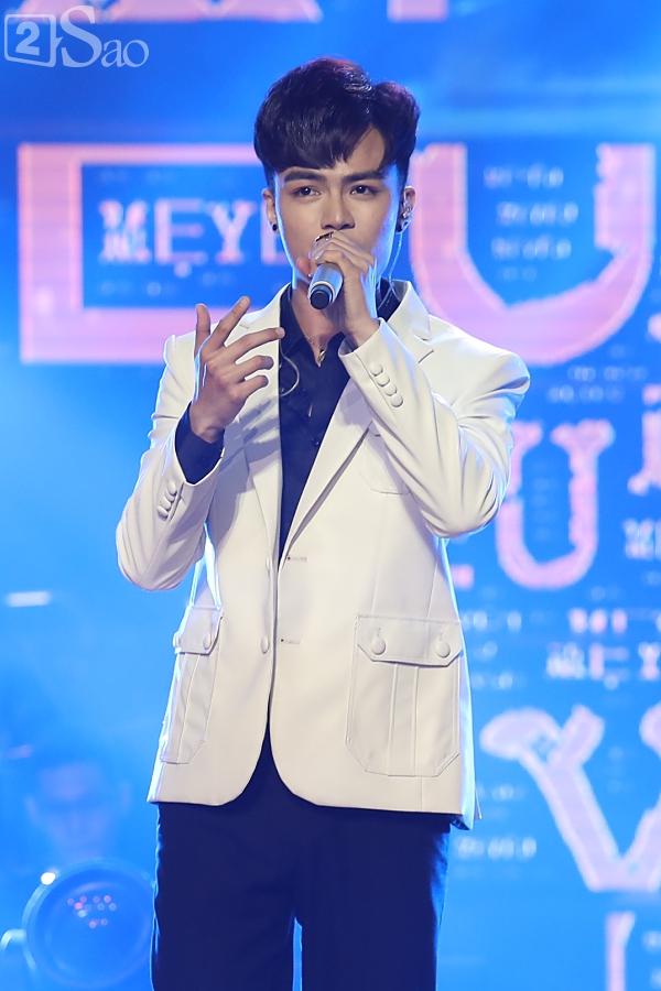 Chuyện hy hữu Chung kết The Voice: Cúp quán quân bị gãy ngay sau khi trao cho học trò Noo Phước Thịnh-10