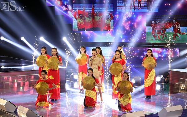 Chuyện hy hữu Chung kết The Voice: Cúp quán quân bị gãy ngay sau khi trao cho học trò Noo Phước Thịnh-14