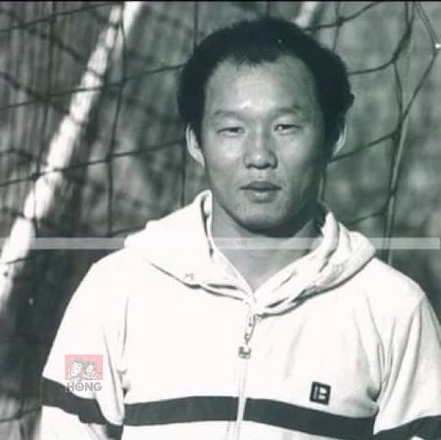 Lễ mừng công vừa kết thúc, dân mạng Việt lại phát sốt trước ngoại hình của huấn luyện viên Park khi còn trẻ-3