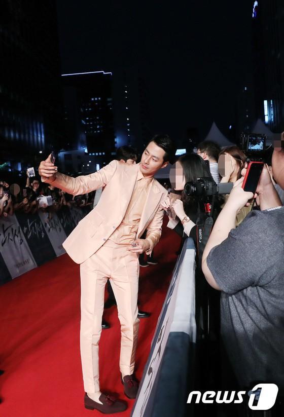 Jo In Sung ghi điểm nhờ đã đẹp trai còn cực kì ga lăng-1