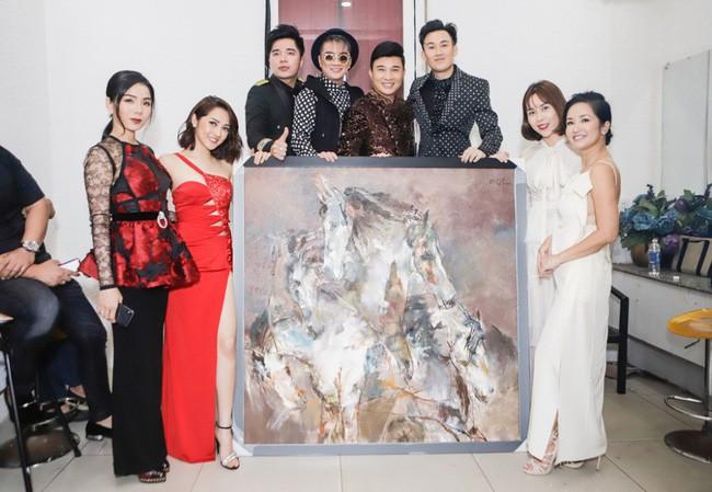 Bảo Anh diện váy nhái Versace từng được Gigi Hadid mặc cách đây 2 năm?-1