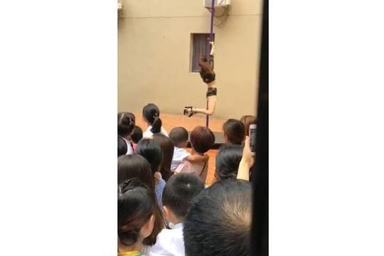 Trung Quốc: Trường mẫu giáo mừng khai giảng bằng... múa cột-2