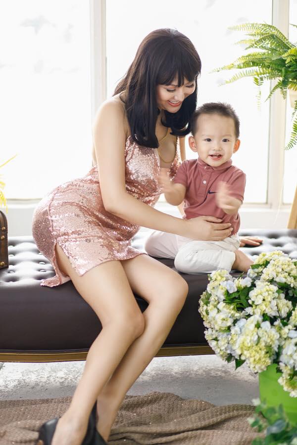 Phi Thanh Vân khoe clip con trai chưa đầy 3 tuổi ga lăng, siêu dễ thương-2