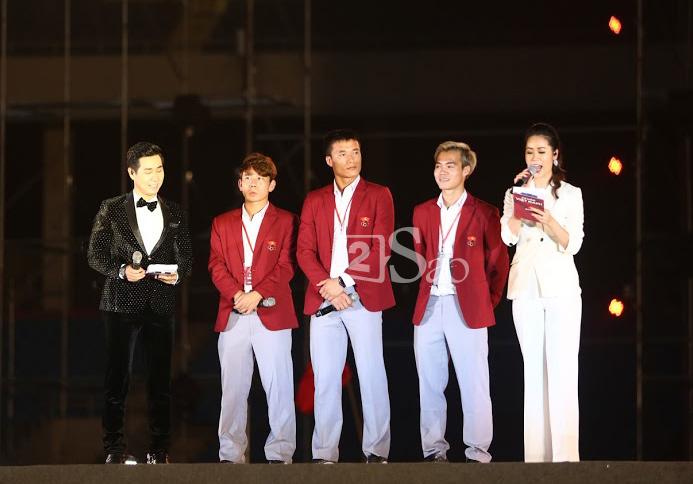 Loạt khoảnh khắc hậu trường cực lầy lội chưa từng công bố của U23 Việt Nam khi tham dự lễ mừng công ở Mỹ Đình-1