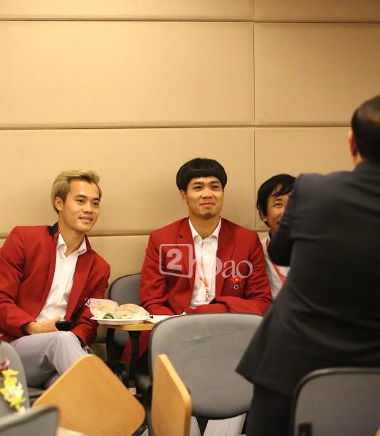 Loạt khoảnh khắc hậu trường cực lầy lội chưa từng công bố của U23 Việt Nam khi tham dự lễ mừng công ở Mỹ Đình-7