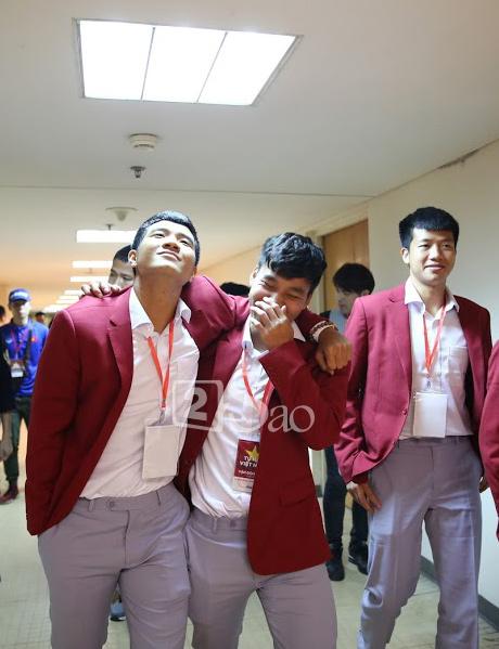 Loạt khoảnh khắc hậu trường cực lầy lội chưa từng công bố của U23 Việt Nam khi tham dự lễ mừng công ở Mỹ Đình-11