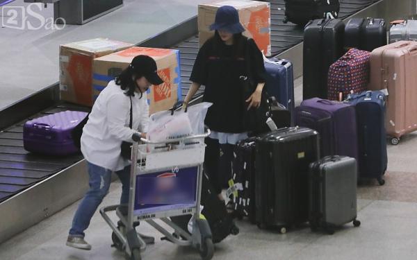 Chật vật lắm mới thoát vòng vây người hâm mộ, Hyomin vẫn nhiệt tình cười vẫy chào fan Việt-2