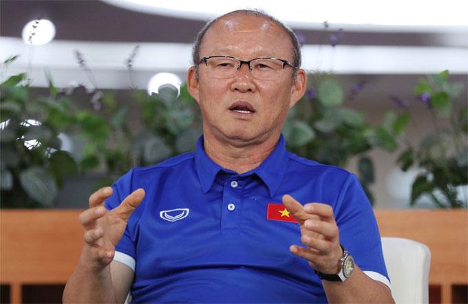 HLV Park lý giải hành động xoa đầu Son Heung-min khi bị nghe lỏm-3