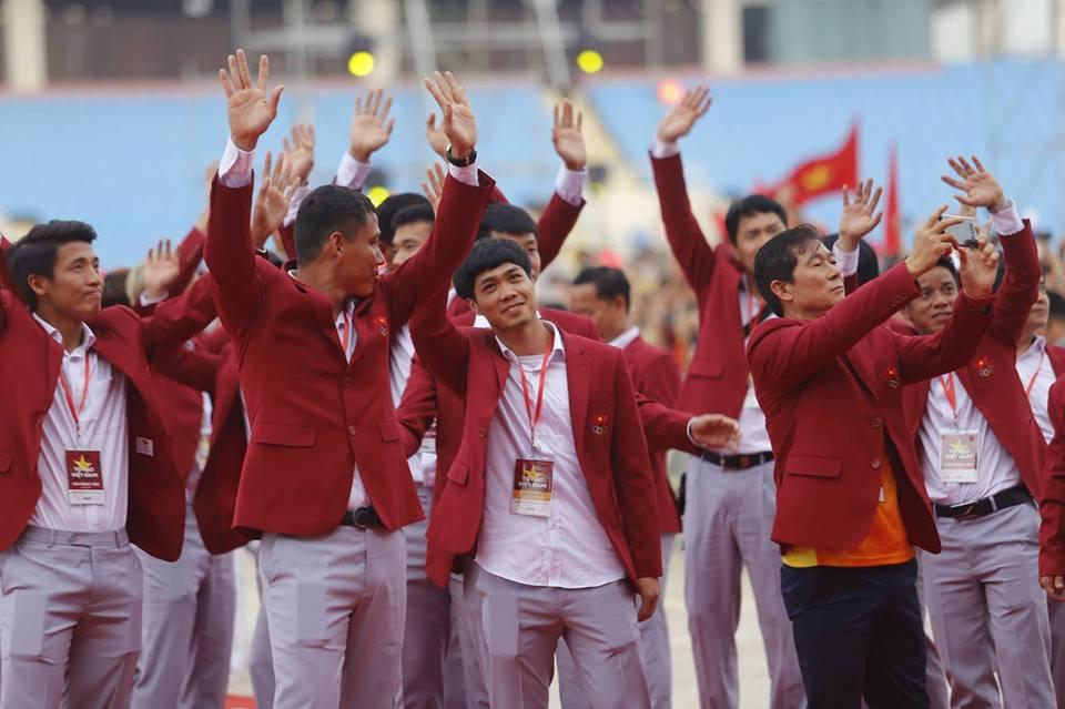 Dù tuột huy chương tại ASIAD 18, sức nóng U23 Việt Nam vẫn nhấn chìm làng showbiz suốt 7 ngày qua-5