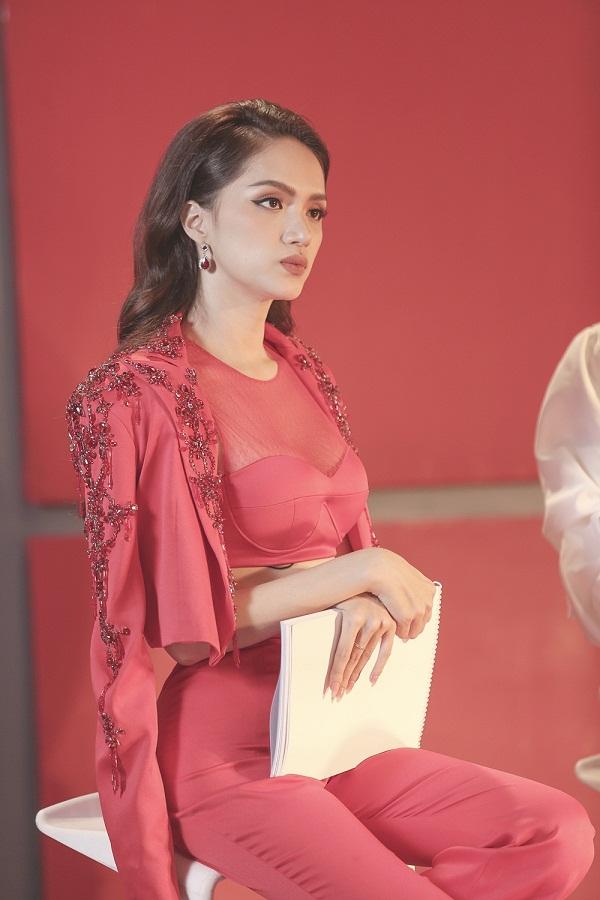 Showbiz Việt đâu chỉ có Hương Giang Idol làm giám khảo tay ngang: Khối người được khen hết lời nhưng cũng lắm kẻ bị chê thê thảm-1