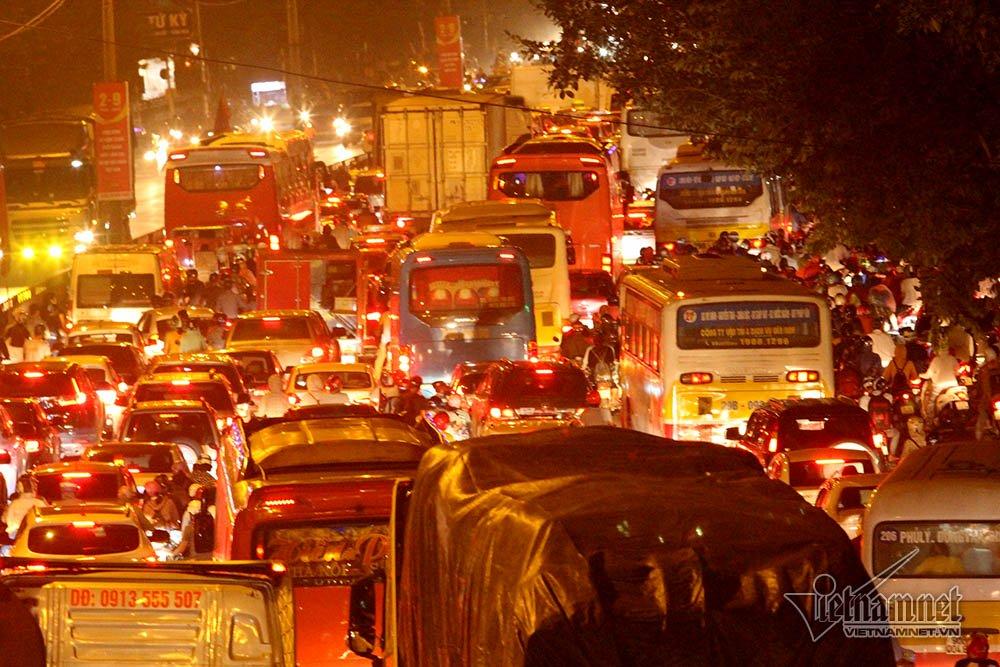 Tiếng hú tuyệt vọng giữa biển người chôn chân bất lực-7