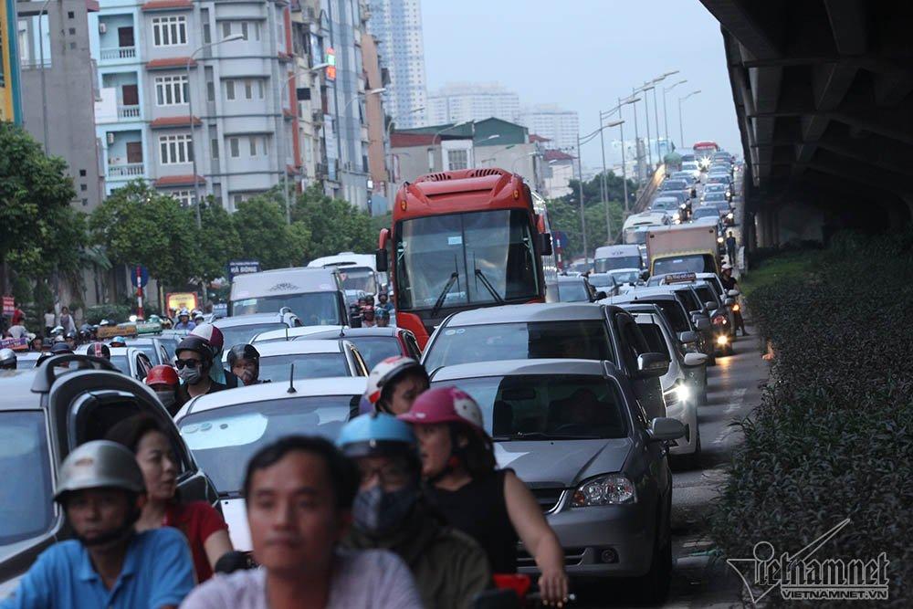 Tiếng hú tuyệt vọng giữa biển người chôn chân bất lực-12