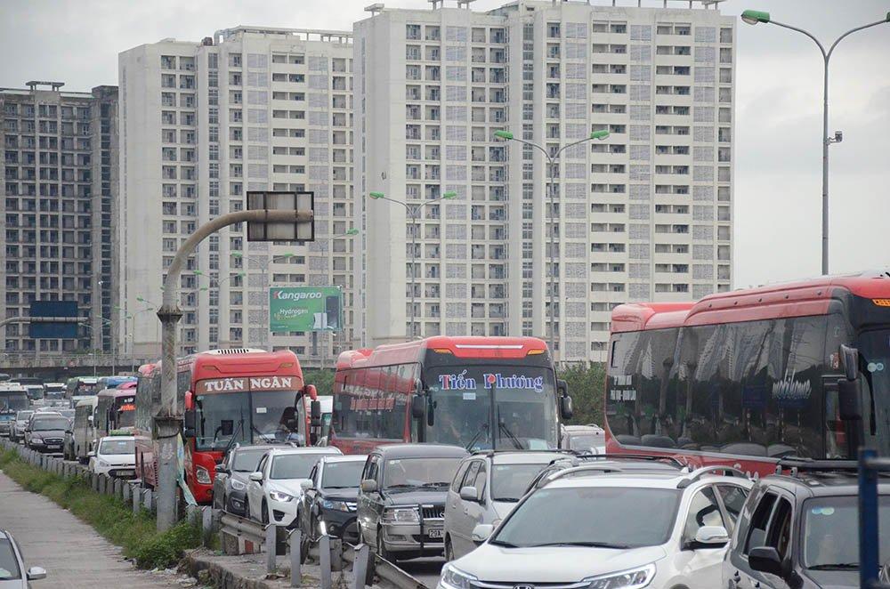 Tiếng hú tuyệt vọng giữa biển người chôn chân bất lực-13