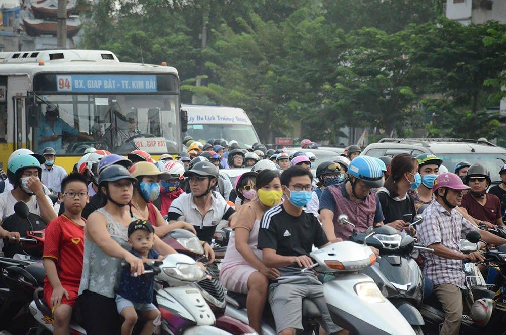 Tiếng hú tuyệt vọng giữa biển người chôn chân bất lực-14