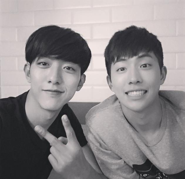 Những cặp sao Hàn không cùng huyết thống mà sao cứ giống nhau như 2 giọt nước-11