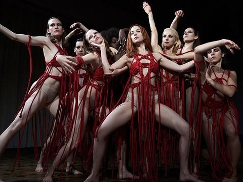 Nữ diễn viên '50 sắc thái' phải trị liệu tâm lý sau khi đóng phim kinh dị