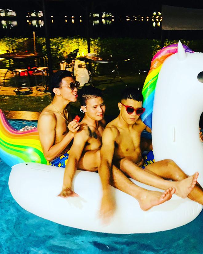 Quang Hải, Đức Chinh, Tiến Dũng đi nghỉ dưỡng sau khi về nước-2