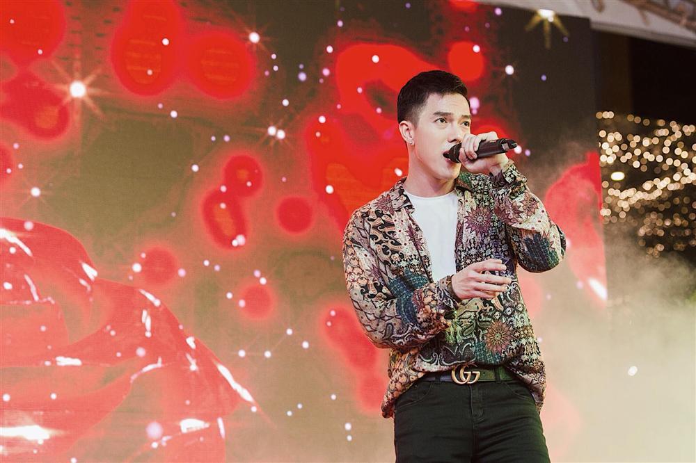 Sau 6 lần phẫu thuật cằm, Kelly khẳng định đẹp tự nhiên nhưng không phải tự nhiên mà đẹp-12