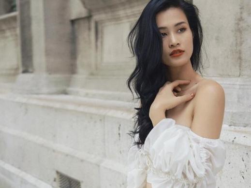 Bị pháo khói phụt giữa mặt, Đông Nhi vẫn mỉm cười hát hết ca khúc-5