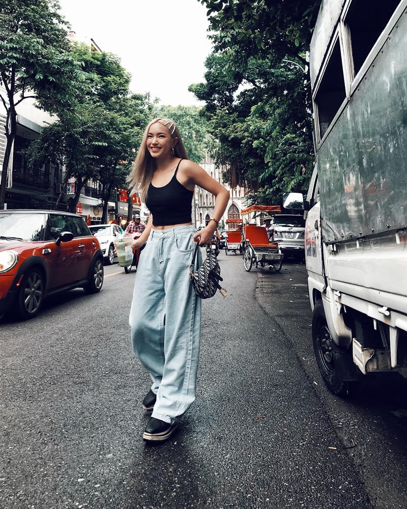 Khánh Linh The Face lăng-xê mốt suit không nội y - Salim hóa quý cô boho tắc kè rực rỡ nhất street style tuần qua-10