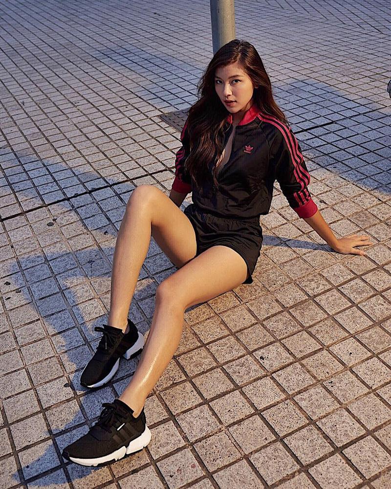 Khánh Linh The Face lăng-xê mốt suit không nội y - Salim hóa quý cô boho tắc kè rực rỡ nhất street style tuần qua-5