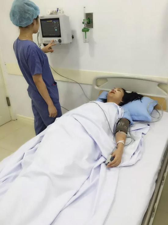 Những hình ảnh vẽ tạo hình, băng bó chằng chịt của sao Việt trên bàn phẫu thuật thẩm mỹ khiến người ta giật mình-10