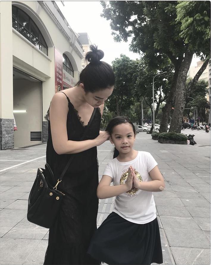 Sau đồn đoán ly hôn, Phạm Quỳnh Anh nỗi niềm: Đêm mưa cả bên ngoài lẫn bên trong-3