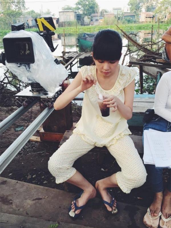 Ngọc Trinh mặc váy trong suốt nhưng ngồi bá đạo khiến ai cũng hết hồn-3