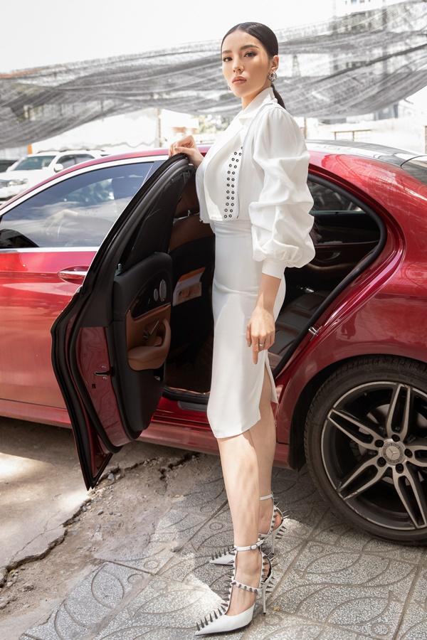 Mỗi lần ngồi ghế nóng, Kỳ Duyên lại rút ví tiền tỷ chi cho đồ hiệu không hề run tay-1