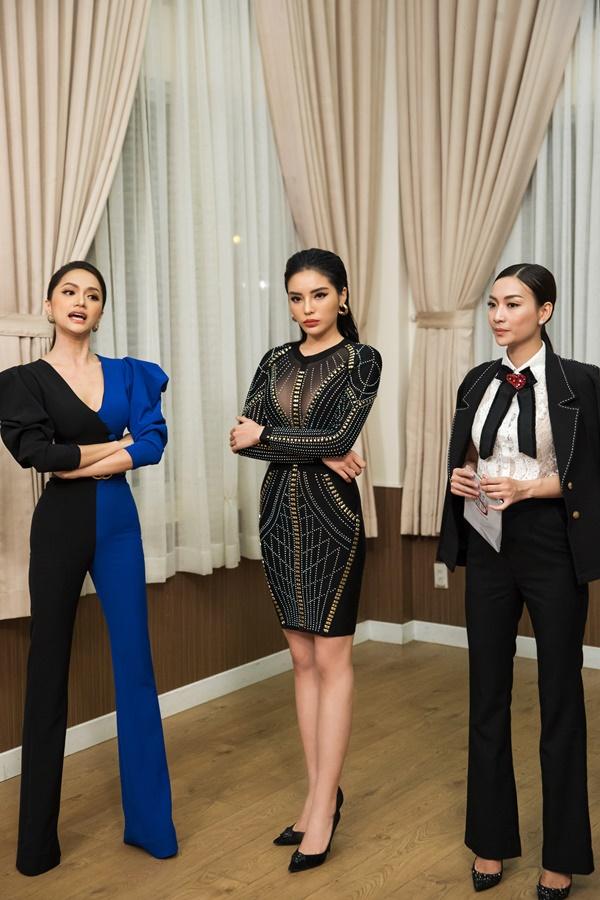 Mỗi lần ngồi ghế nóng, Kỳ Duyên lại rút ví tiền tỷ chi cho đồ hiệu không hề run tay-9