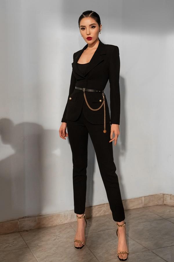 Mỗi lần ngồi ghế nóng, Kỳ Duyên lại rút ví tiền tỷ chi cho đồ hiệu không hề run tay-13