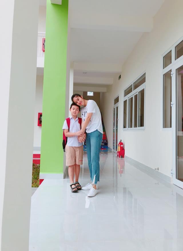 Thanh Hằng sập nguồn vì thức thâu đêm, ăn lót dạ bằng mì tôm ở hậu trường The Face-9