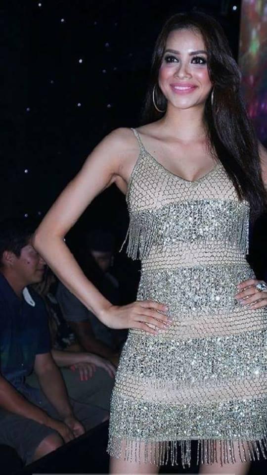 SAO MAKE OVER: Phạm Hương trang điểm như dọa ma - Minh Hằng cằm nhọn tam giác ngược đáng sợ-1