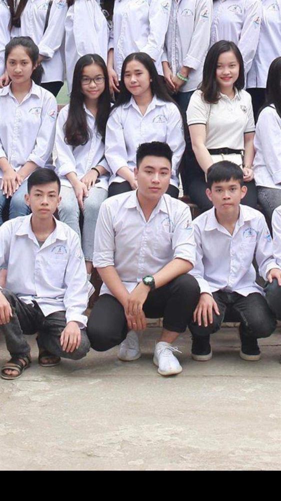 Bức ảnh hot nhất mùa tựu trường: Chàng trai hóa soái ca sau 2 tháng nghỉ hè khiến thầy cô không nhận ra-1