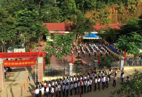 Con khai giảng, cha mẹ ngoài sân âm thầm rơi nước mắt-8