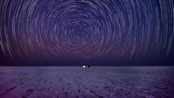 Sa mạc muối khổng lồ của Ấn Độ hút khách nhờ vẻ siêu thực-5