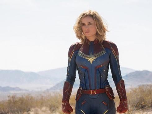 Tại sao siêu anh hùng Captain Marvel thẳng tay đánh bà già?-2