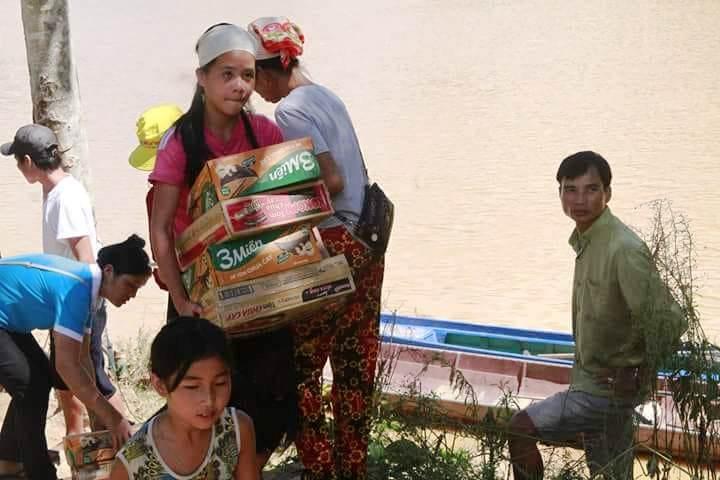 Lũ cuốn phăng trăm nhà: Ngàn người Thanh Hóa sắp hết cái ăn-1