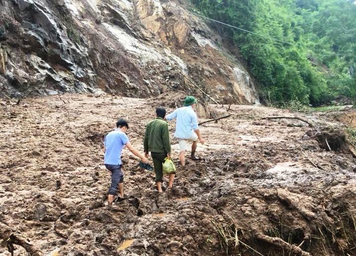 Lũ cuốn phăng trăm nhà: Ngàn người Thanh Hóa sắp hết cái ăn-4