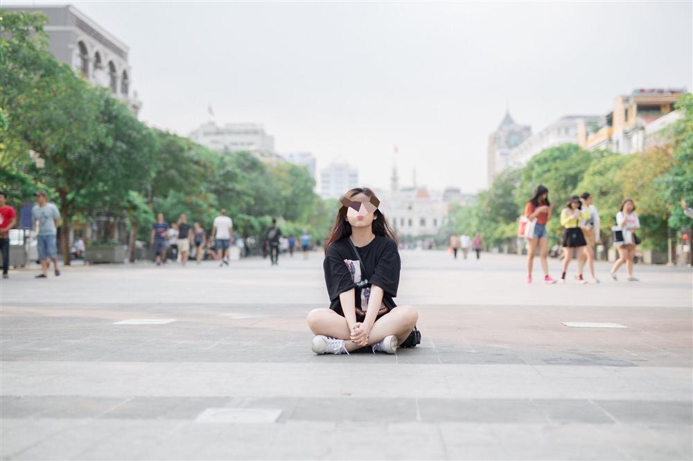 Bị đồn bán dâm giá trăm triệu/ lượt, có ai ngờ MC C.V ở lại sở hữu gương mặt và style chân phương đến thế-16